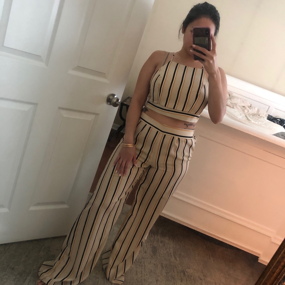 [SET] open back crop top and pants